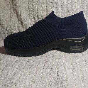 "Slow Man Women's Mesh Slip-On Walking Shoes – Air-Cushioned Comfort Sneakers"